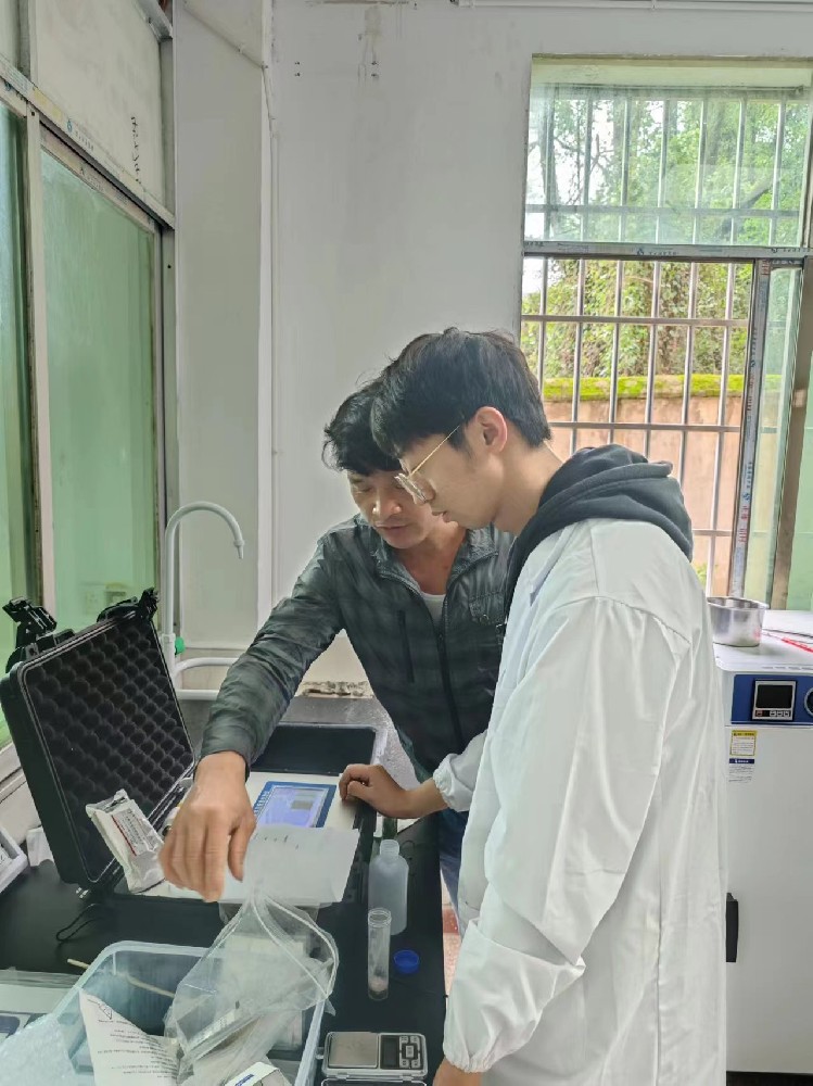 山东旺财28食品安全检测仪走进江西省新余市逸夫小学，为师生食品安全保驾护航